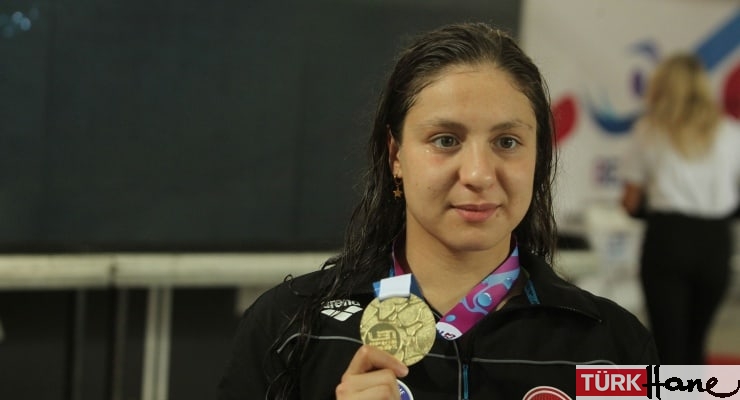 Milli yüzücü Merve Tuncel, Avrupa Şampiyonası’nda altın madalya kazandı