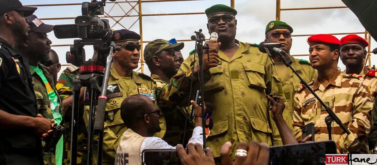 Nijer’de askeri cunta ülkenin hava sahasını kapattı