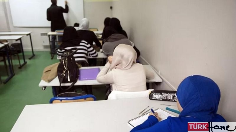 Fransa’da devlet okullarında abaya giyilmesi yasaklanıyor