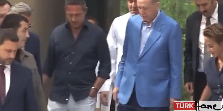 Erdoğan’ı eli cebinde uğurlayan Ali Koç sosyal medyanın gündeminde