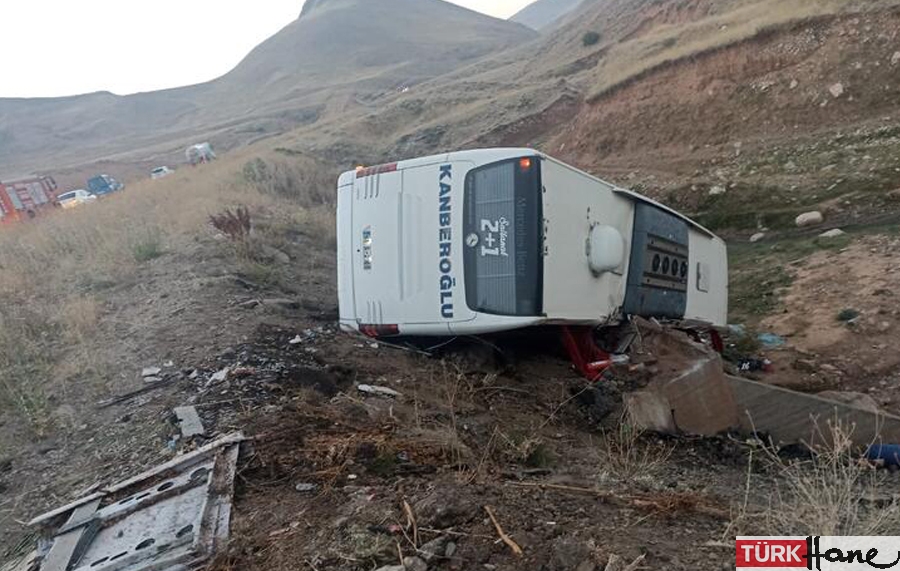 Erzurum’da otobüs şarampole yuvarlandı: 3 ölü, 21 yaralı