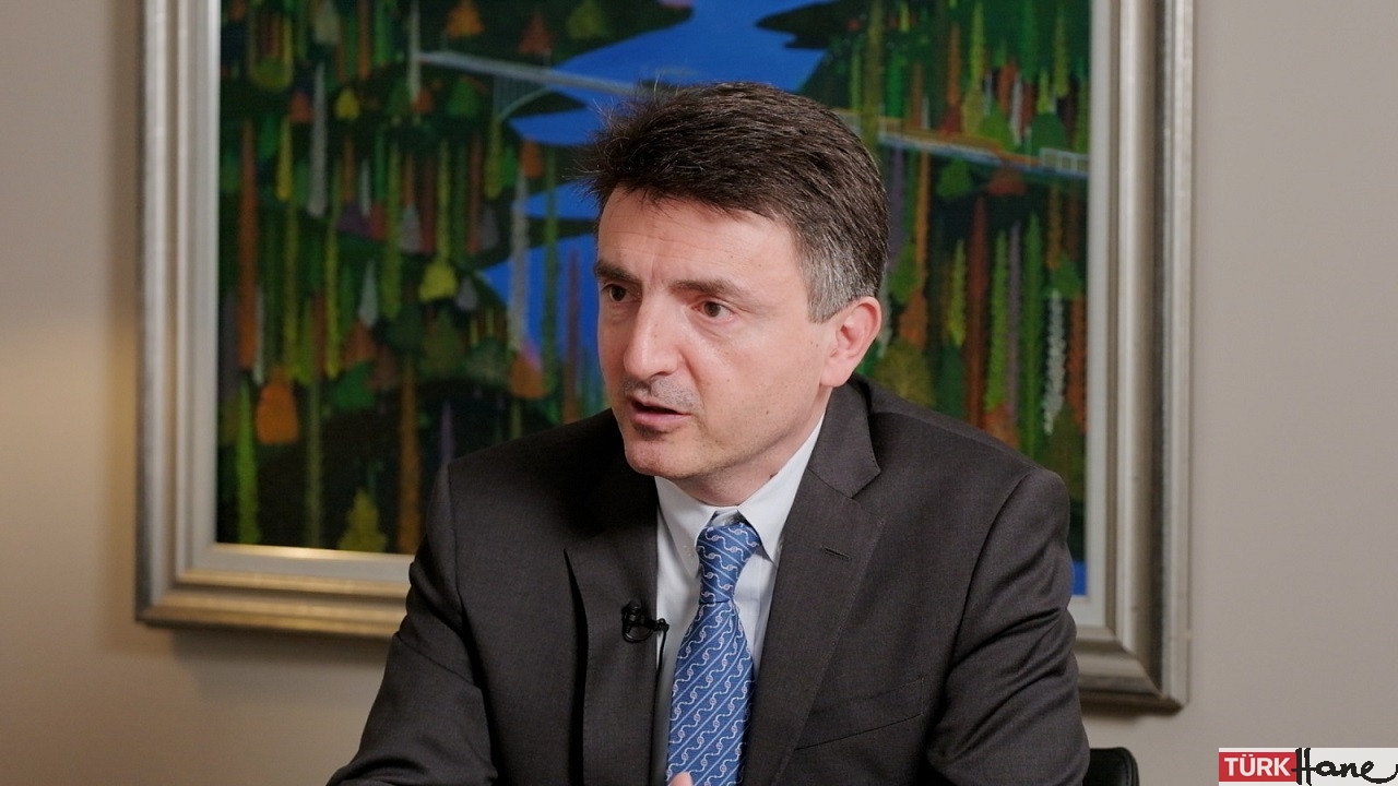 ‘İktidar, göçmenler üzerinden tehlikeli bir oyun oynuyor’