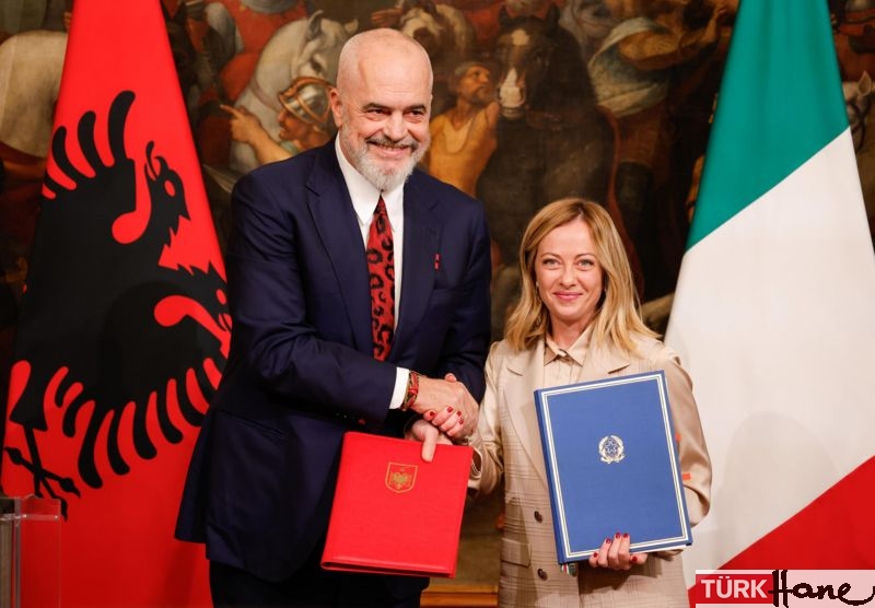 İtalya, Arnavutluk’a göç merkezleri kuracak