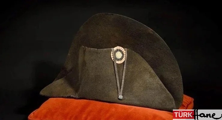 Napolyon’un ünlü şapkası 59 milyon liraya satıldı