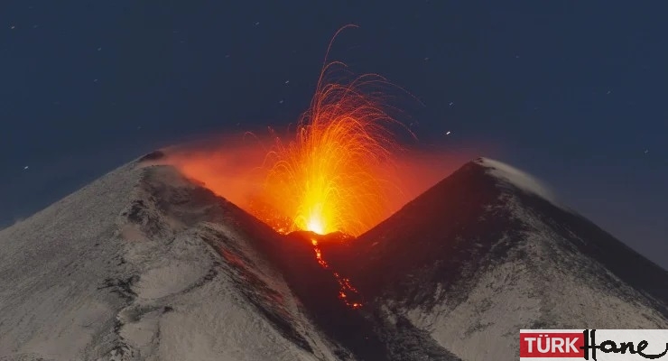 İtalya’da Etna Yanardağı bir kez daha kül ve lav püskürttü