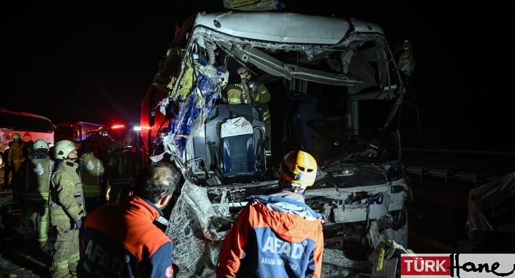 Kuzey Marmara Otoyolu’nda yolcu otobüsü ile tır çarpıştı