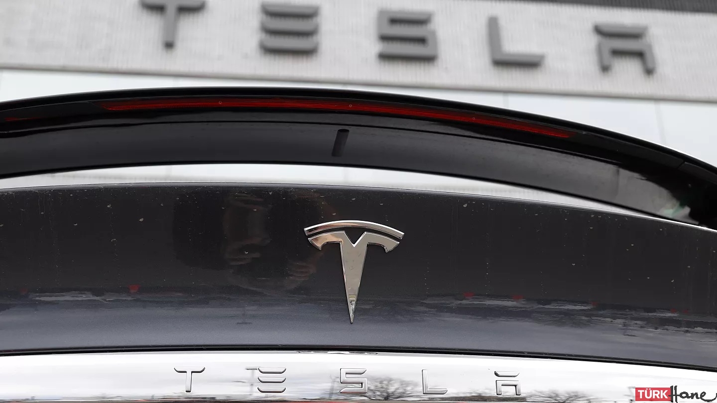 Tesla 120 bin 423 aracını daha geri çağırdı