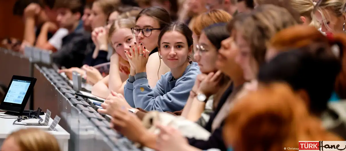Almanya’da öğrencilere bin euroluk yardım