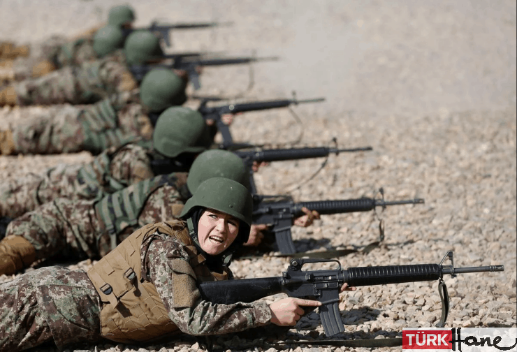 Yunanistan’da kadınların askere alınması gündemde