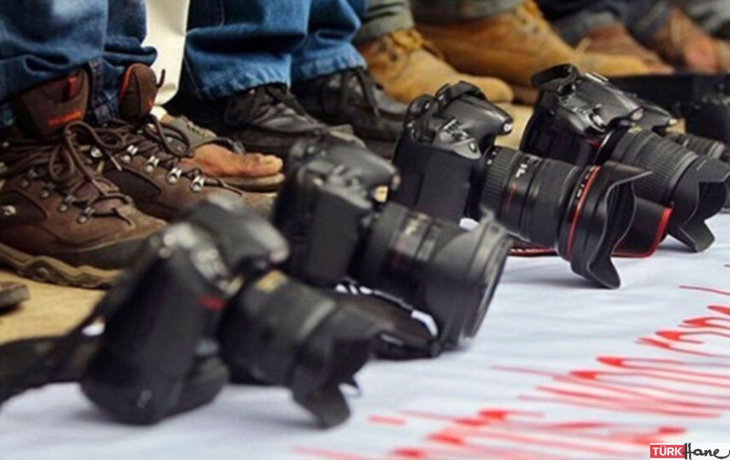İstanbul ve Ankara’da gazetecilere gözaltı