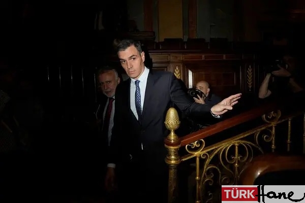 İspanya Başbakanı görevine devam edeceğini açıkladı