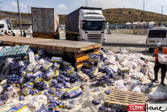 İsrailli yerleşimciler Gazze‘ye yardım götüren kamyonlarına saldırdı