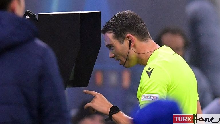 Norveç’te VAR karşıtı protesto