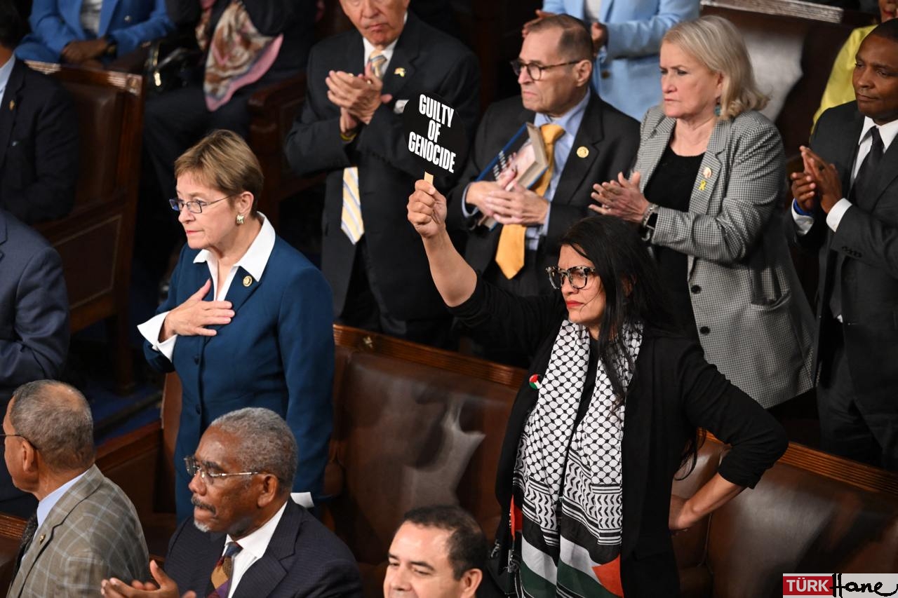 Netanyahu’ya ‘savaş suçlusu’ pankartı açan Müslüman Kongre üyesi Rashida Tlaib kim?