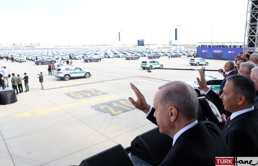 Erdoğan’ın ‘araç şovu’: Mehmet Şimşek buna ne diyor?