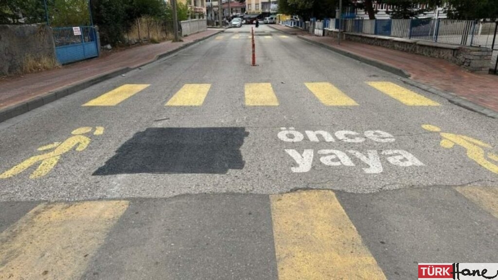 Karakoçan’da Kürtçe trafik uyarı yazıları kimliği belirsiz kişiler tarafından silindi