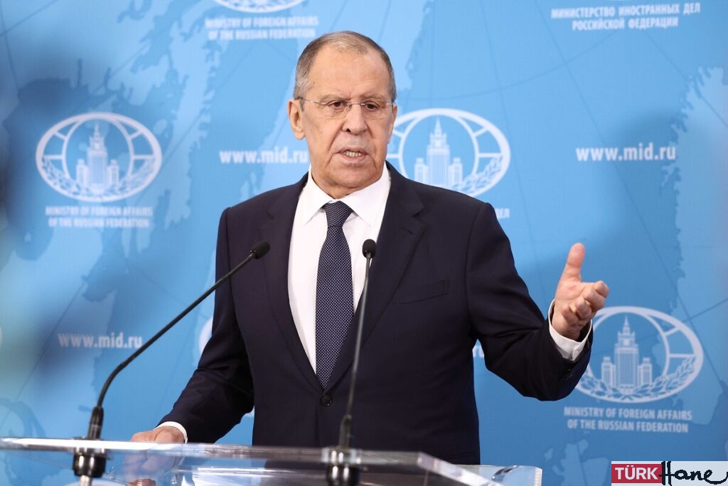 Rusya Dışişleri Bakanı Lavrov: Türkiye S-400’leri onaysız satamaz