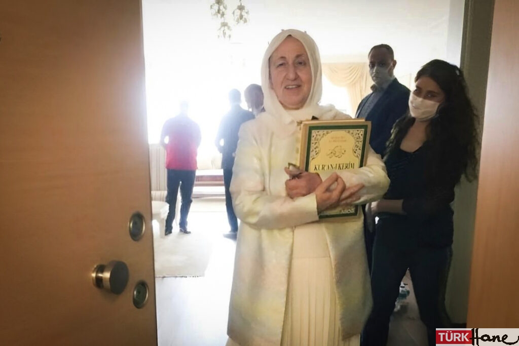 10 gündür cezaevinde tutulan 78 yaşındaki Melek İpek hastaneye kaldırıldı