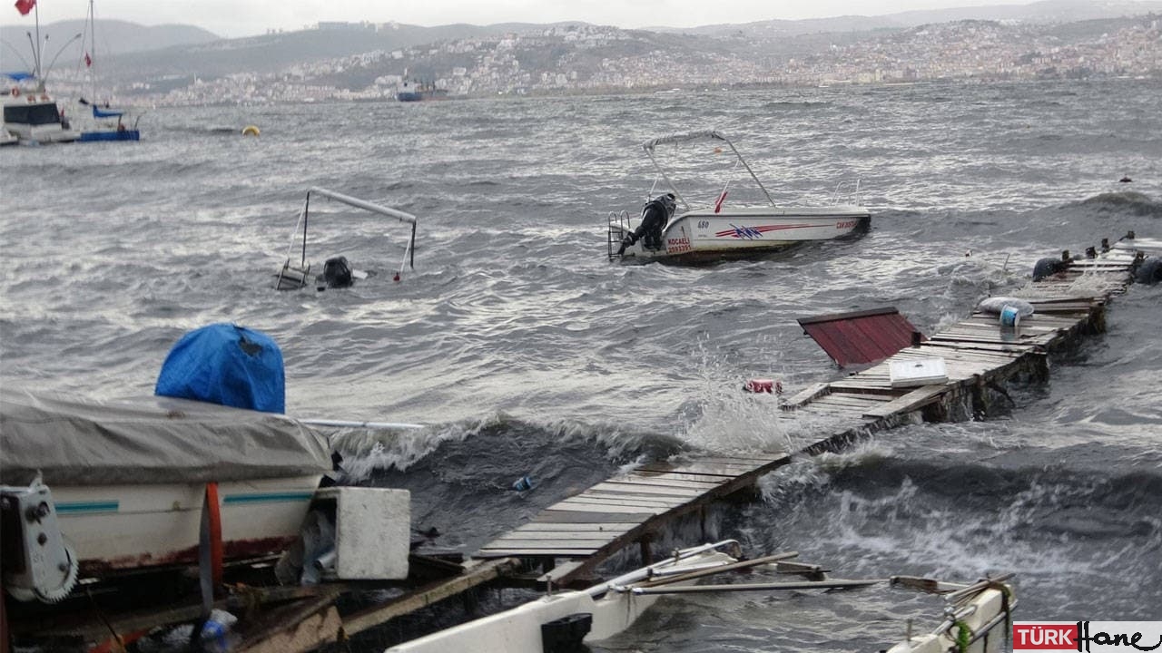 Kocaeli’de sağanak ve fırtına nedeniyle çok sayıda tekne battı