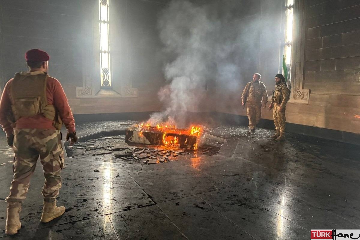 Beşar Esad’ın babası Hafız Esad’ın mezarı ateşe verildi