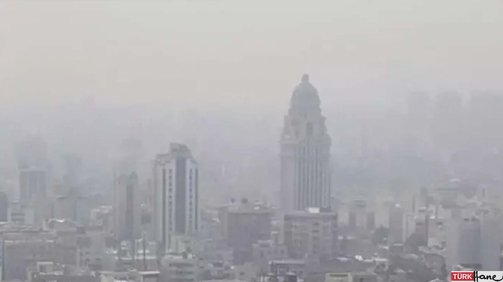 Tahran’da hava kirliliği nedeniyle okullar tatil edildi