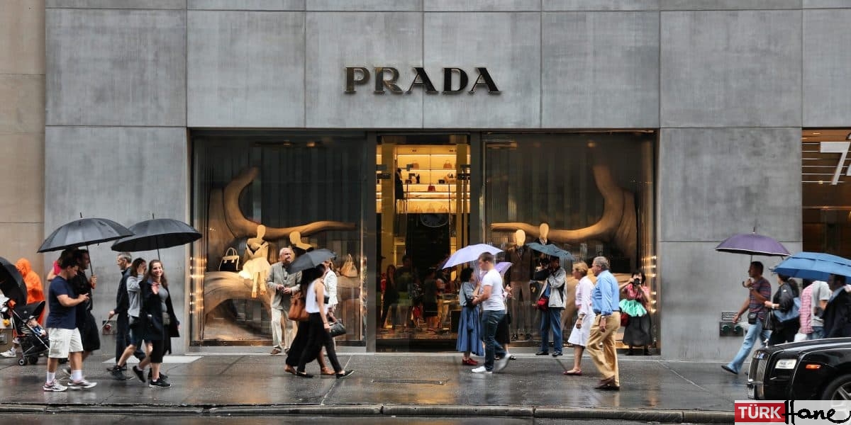 Moda devi Prada, Versace’yi satın alıyor