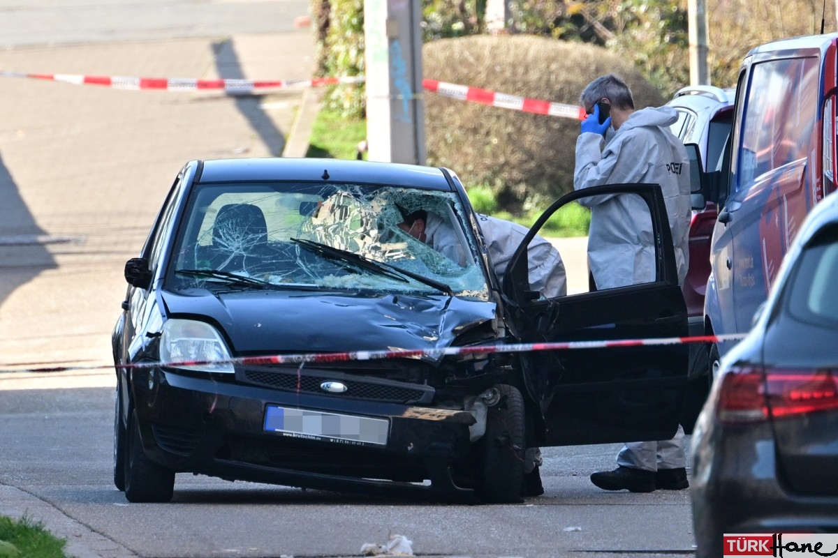 Almanya’nın Mannheim kentinde araç kalabalığın arasına daldı: En az 2 kişi öldü