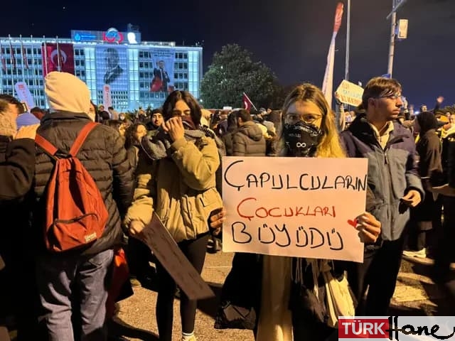 Gazeteciler ve üniversite öğrencileri hakim karşısında