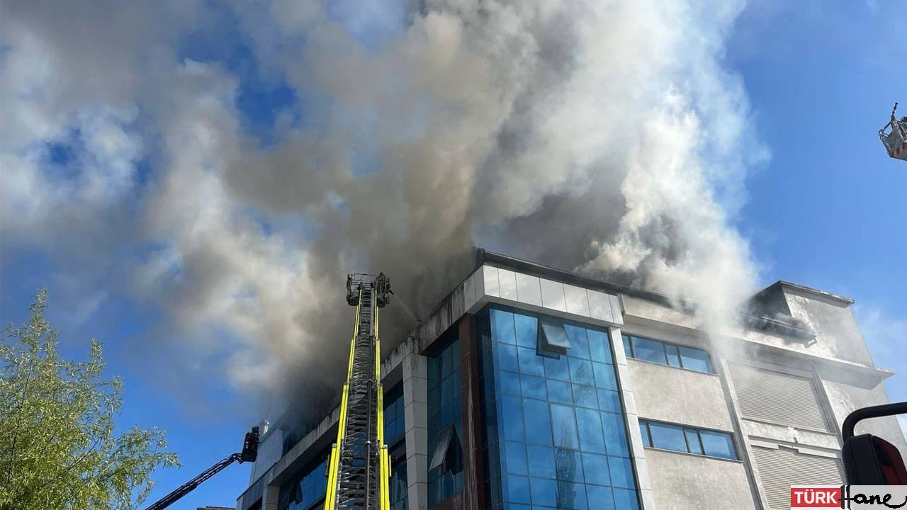 Esenyurt’ta 5 katlı tekstil fabrikasında yangın