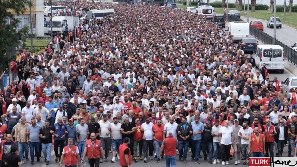 İzmir’de 23 bin işçi grevde: ‘Çöpü bırak, masaya gel’