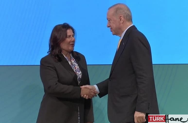 Altısı CHP’den dokuz belediye başkanı AKP’ye katıldı