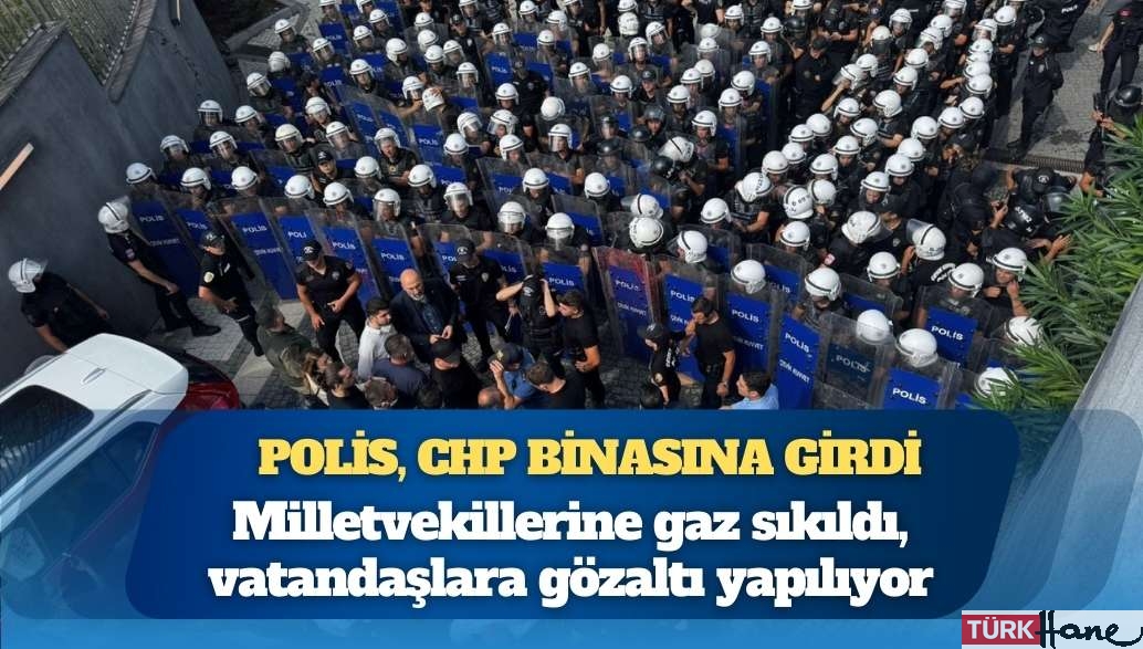 Polis, CHP İstanbul İl Başkanlığı binası alanına girdi: Milletvekillerine gaz sıkıldı, vatandaşlara gözaltı yapıl