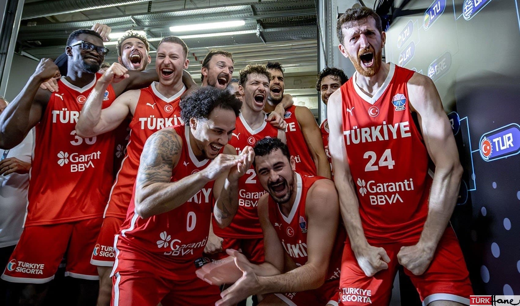 12 Dev Adamın tarihi zaferi sonrası TFF’ye çağrı