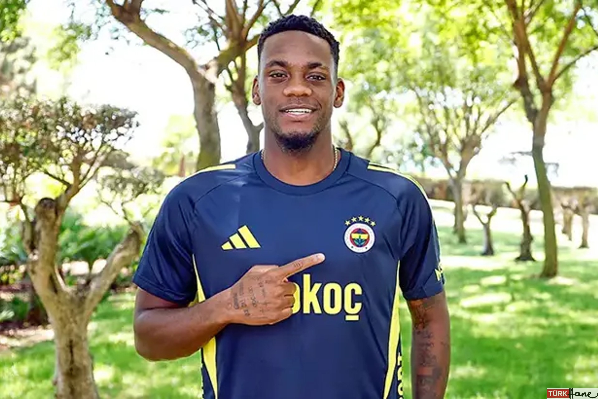 Havalimanında korkutan görüntü: Jhon Duran büyük endişe yarattı