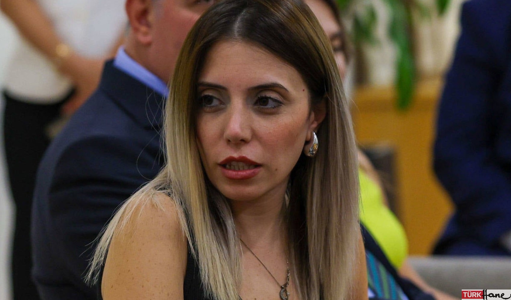 İzmir’de sokak röportajı nedeniyle hapis cezası verilmişti: Dilruba Kayserilioğlu hakkında beraat kararı