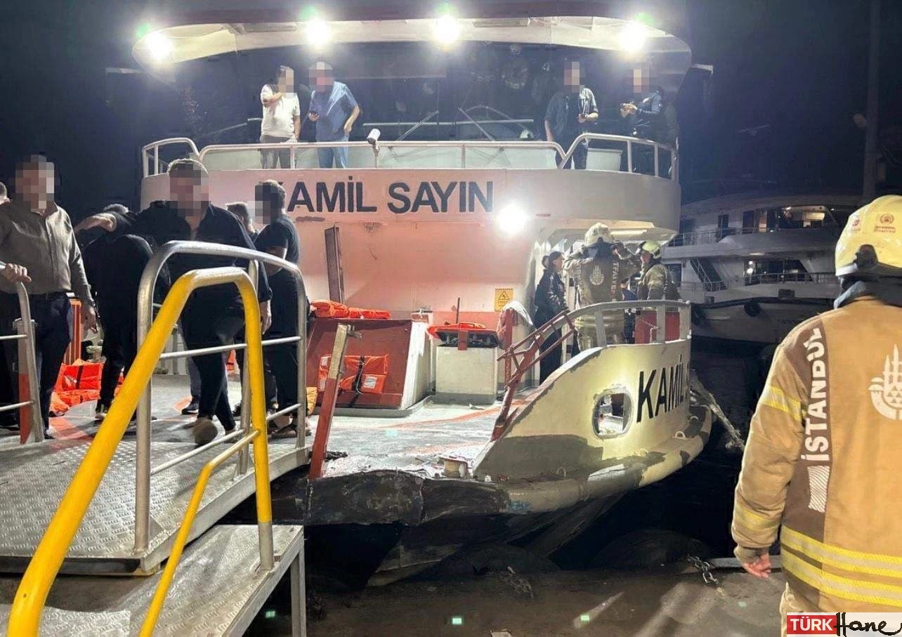 Beşiktaş-Üsküdar yolcu motoru kargo gemisi ile çarpıştı