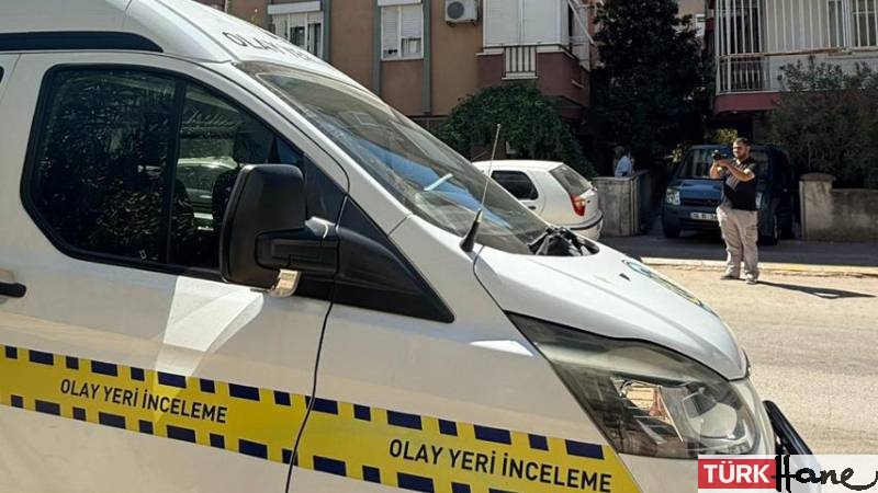 Eve gelince babasını kanepede oturur vaziyette hareketsiz buldu: Kardeşi cesetle 3 gün aynı evde yaşamış
