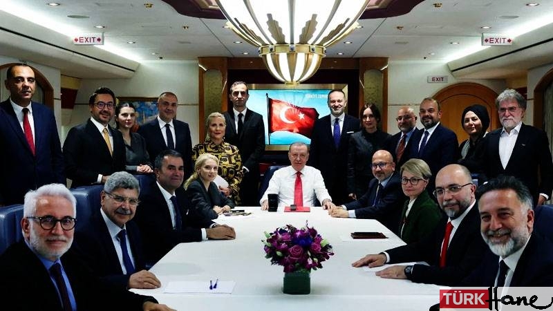 Cem Küçük: Uçakta sorular önceden alınıyor, istenmeyen sorular çıkarılıyor; bu yanlış, medyanın çoğunluğu zaten