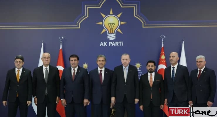 Dört partiden yedi belediye başkanı AKP’ye katıldı
