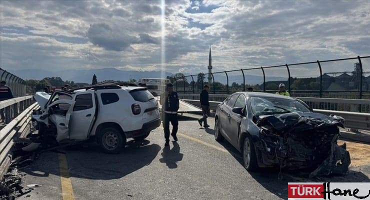Sakarya’da trafik kazasında iki jandarma hayatını kaybetti