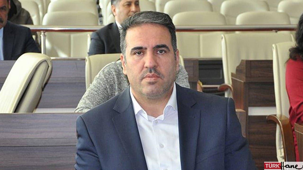 AKP’li meclis üyesi kadın güvenliği darp etti