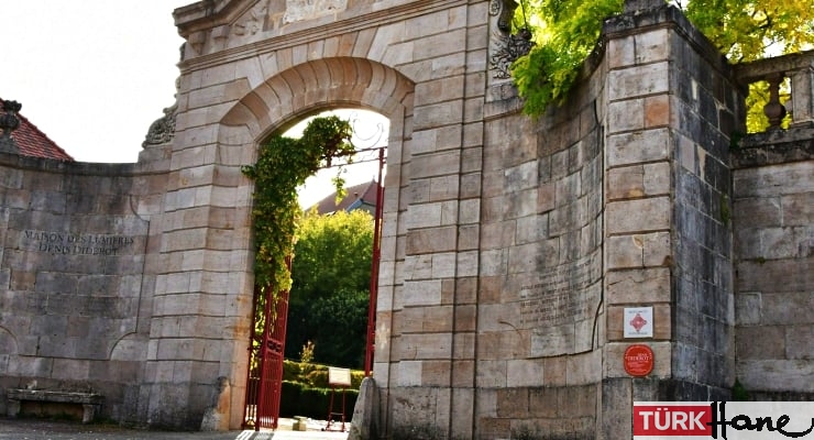 Fransa’da Louvre’dan sonra Denis Diderot müzesi de soyuldu