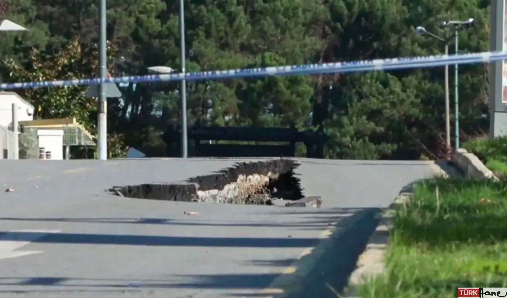 İstanbul Ümraniye’de inşaat çalışması sırasında yol çöktü