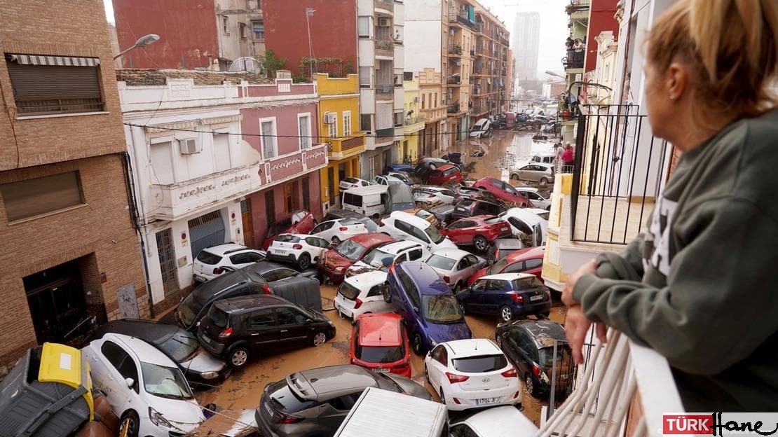Valencia sel felaketine tepkiler 1 yıl sonra istifa getirdi