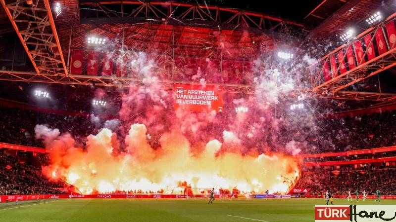 Ajax taraftarı adeta stadyumu yaktı, maç tatil edildi