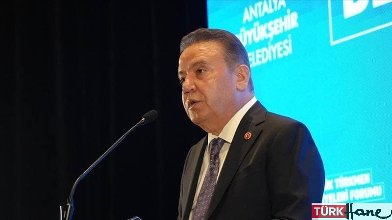 Muhittin Böcek acilen hastaneye kaldırıldı