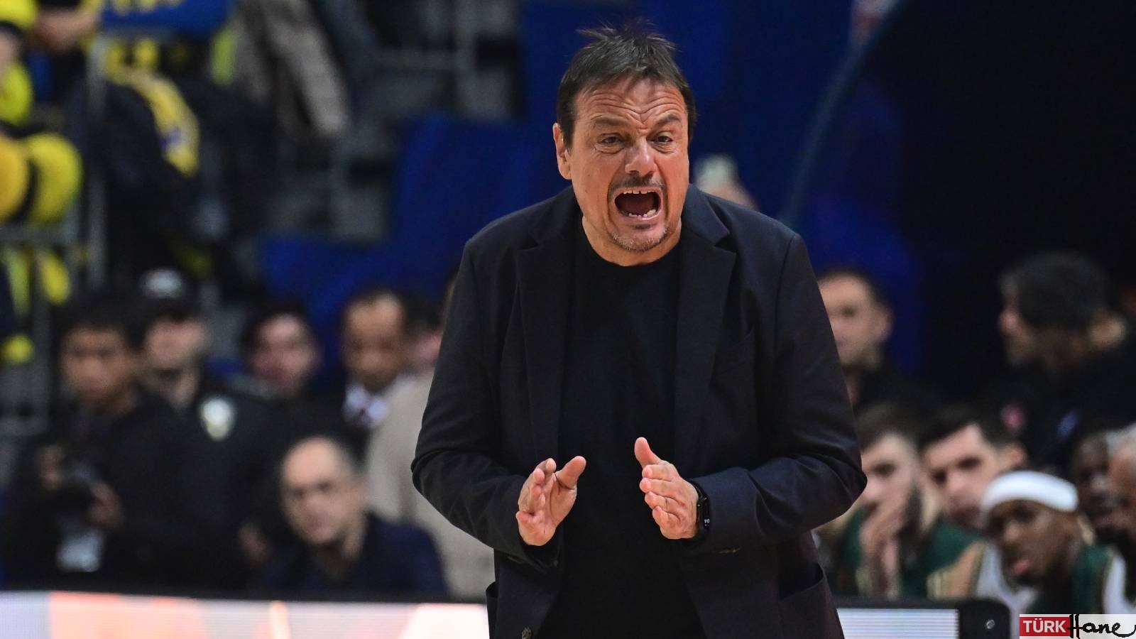 Ergin Ataman: 10 bin eğitimsiz Fenerbahçe taraftarı anneme 87 yaşındaki anneme küfretti