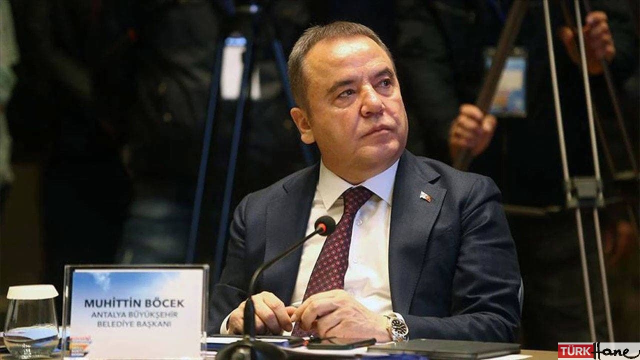 Muhittin Böcek hastaneye kaldırıldı