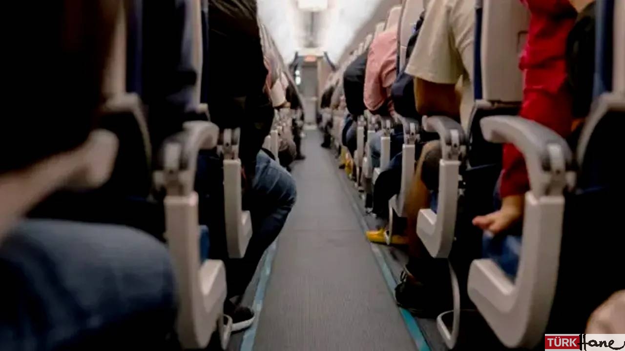 Havada dehşet anları: “Hepimiz öleceğiz” diye bağırıp uçağın kapısını açmaya çalıştı