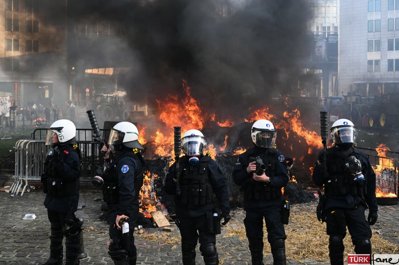 Brüksel’de çiftçi isyanı: Protesto sonuç verdi, AB Mercosur anlaşmasını erteledi
